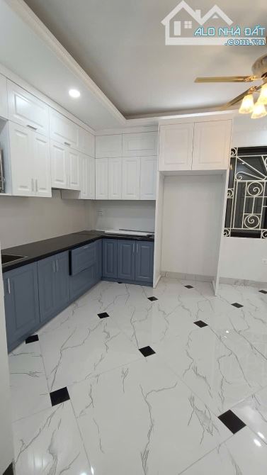 ( Hạ 1 tỷ ) bán gấp  P/Lô ô tô tránh phố Kim  Đồng - Hoàng Mai, Dt 65m2, 5t, mt 5.2m. - 2