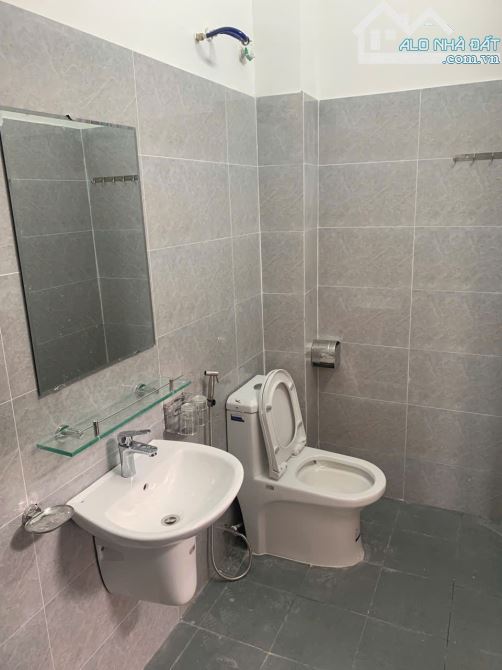 Khẳng định độc nhất Phụng Châu, Cực rộng. giá tốt. 46m2*4T. Ô Tô đỗ cửa: Giá 3,35 tỷ - 2