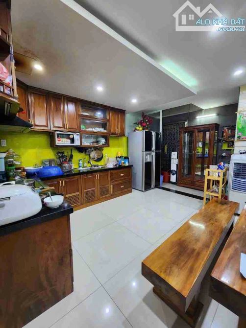 SIÊU SẬP TẬN 2 TỶ- NHÀ 4TẦNG 4 MÊ MẶT TIỀN LÝ NHÂN TÔNG- KINH DOANH ĐỈNH – ĐẦU TƯ HIẾM CÓ! - 2