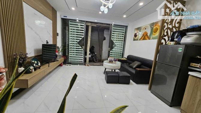 VŨ TRỌNG PHỤNG - THANH XUÂN- MT 4,3M- 10M THẲNG TẮP RA MẶT PHỐ - HAI THOÁNG - NHỈNH 7 TỶ - 2