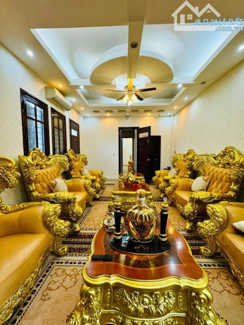 MẶT PHỐ LỚN - LÔ GÓC - VỈA HÈ - 7 TẦNG THANG MÁY - GIÁP RANH 3 QUẬN - DÒNG TIỀN 150TR/THÁN - 2