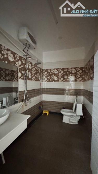 Bán nhà mặt tiền Nguyễn xí vị trí đẹp VIP khu dân cư đông đúc đầy đủ công năng - 2