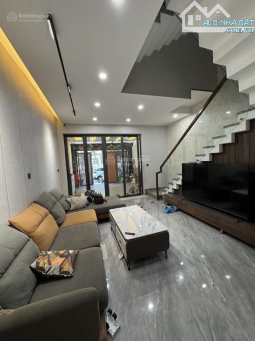 Nhà 4 tầng, MT đường 10m, ngay Lê Văn Thịnh, khu phân lô, 100m2, ngang 5m, 10.5 tỷ - 2
