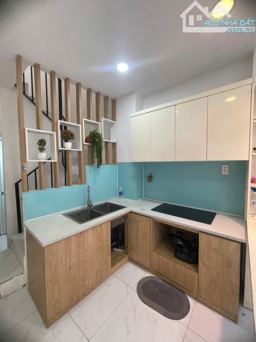 Bán Nhà  4 Lầu Hẻm Bến Chương Dương- 24m - 3m x 8m - 1 Trệt 1 Lững  2 Lầu + Sân Thượng Q1 - 3