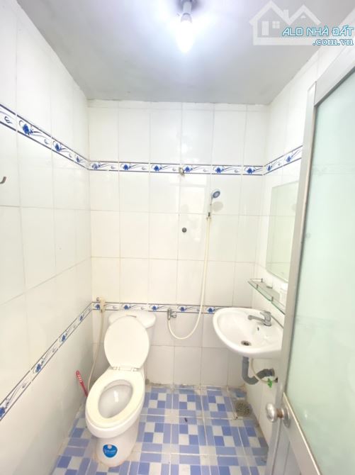 HẺM XE HƠI 1 SẸC, GẦN HÀNG XANH , SÁT Q1 - 5.75 x 19 - 4 TẦNG - 10.5 TỶ - 3