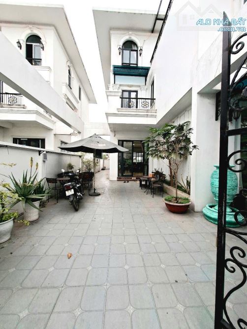 Cần chuyển nhượng siêu biệt thự 3 tầng làng việt kiều - vĩnh niệm lê chân . Diện tích 240m - 3