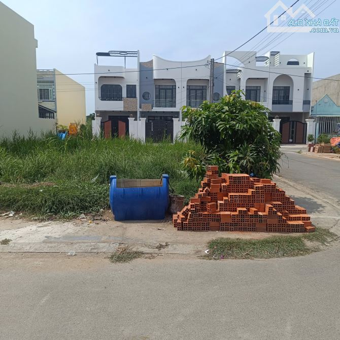 Lô Gốc 3 Mặt Tiền 7mx19 Ngay KDC Đông đúc đường 8m cách chợ Bình Chánh 15 phút 2ty5 - 3
