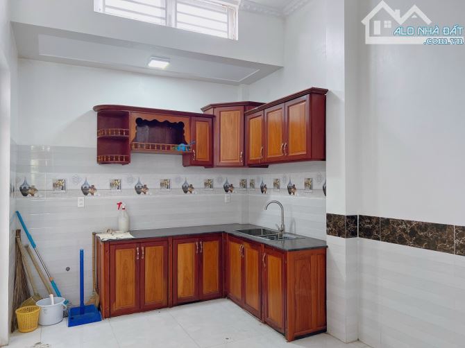 Giá tốt khách ơi Nhà trệt 2 lầu khu Nam Long hướng Đông Nam kế bên đường 47m Lê Trọng Tấn - 3
