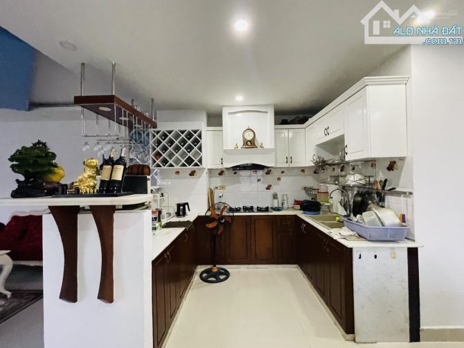 Bán nhà 4 Tầng siêu đẹp - Ngay Lê Văn Thịnh - Cát Lát - Full nội thất - Giá tốt chỉ 9 tỷ 6 - 3