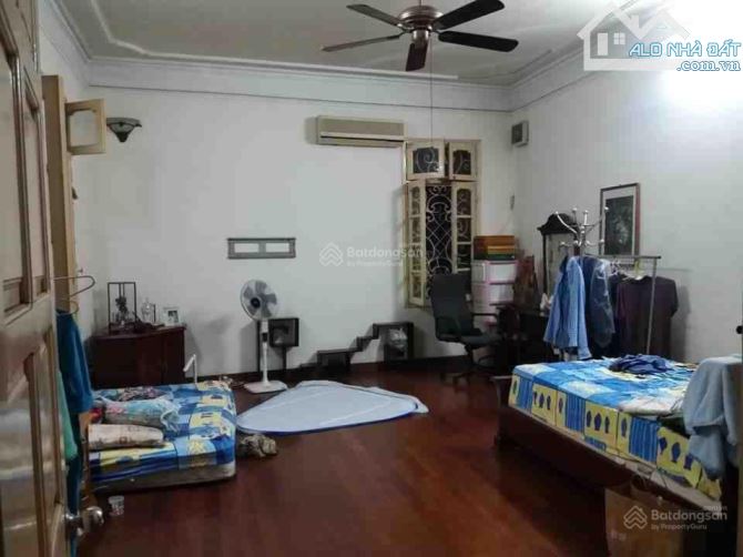 Mặt phố Hoàng Cầu, 185m2, 3 tầng 2 thoáng. vỉa hè, ô tô, 6x tỷ - 3