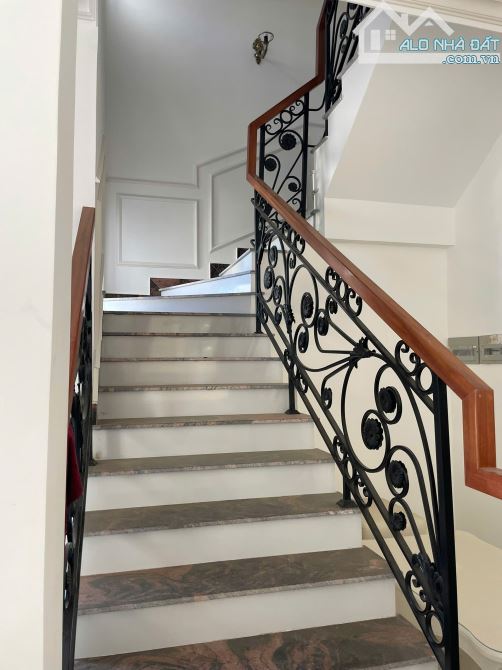 Biệt thự hơn 200m2 P7 Đà Lạt sang trọng hiện đại hạ giá 17 tỷ chỉ còn 12 tỷ - 3