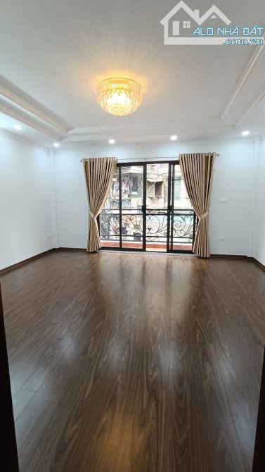( Hạ 1 tỷ ) bán gấp  P/Lô ô tô tránh phố Kim  Đồng - Hoàng Mai, Dt 65m2, 5t, mt 5.2m. - 3