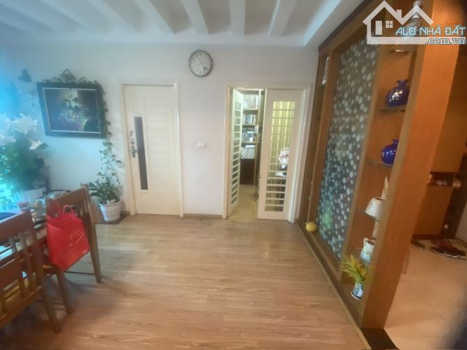 Bán chung cư Nguyễn Ngọc Vũ - Cầu Giấy, Dt 140m2, 3 ngủ, giá 10.2 tỷ. - 3