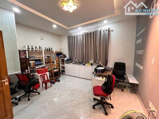 NGAY NGÃ 4 BÌNH PHƯỚC - MẶT TIỀN KINH DOANH - NHÀ ĐẸP 3 TẦNG - 133M2 - CHỈ 10.X TỶ - 3