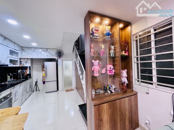 BÁN NHÀ NGUYỄN TRỌNG TUYỂN - TRUNG TÂM PHÚ NHUẬN- 4 TẦNG BTCT- CHỈ 6.x TỶ - 3