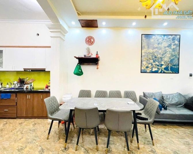 Kim Ngưu - 52 M2 - Nhà dân đẹp - Ở ngay - 30 M ra mặt ngõ ô tô - Chỉ 8 đồng. - 3