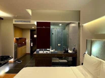 Bán khách sạn 4 sao Duy Tân Cầu Giấy 2000m 20 tầng MT60m giá 1300 tỷ vỉa hè 6m,đường 12m - 2