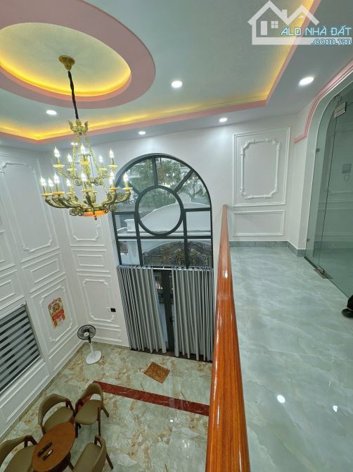 Cho thuê biệt thự hạng sang 1 trệt 4 lầu,có thang máy khu đô thị Hưng Phú - 4