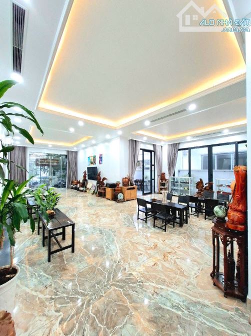 Cần chuyển nhượng siêu biệt thự 3 tầng làng việt kiều - vĩnh niệm lê chân . Diện tích 240m - 4