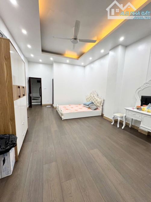 BÁN NHÀ THỊNH QUANG , ĐỐNG ĐA, 30M RA Ô TÔ, DÂN XÂY CỰC ĐẸP, 47M X 5 TẦNG, GIÁ BÁN 8,75 TỶ - 4