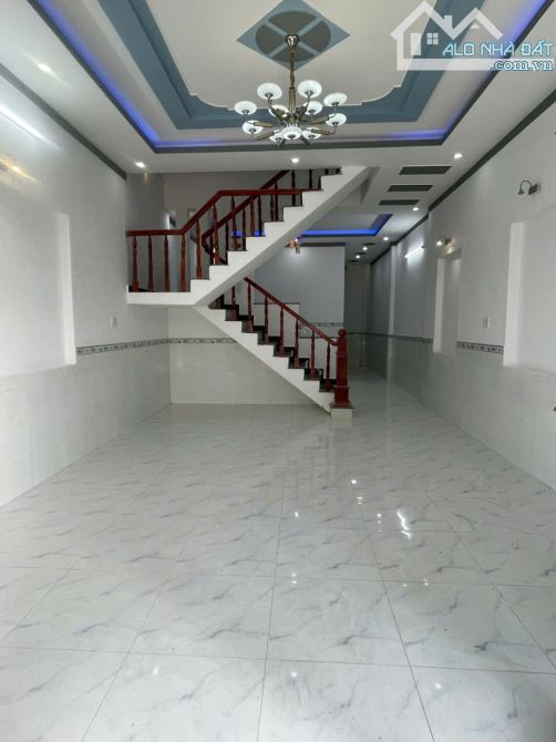 Nhà 1 trệt 1 lầu, ngay chợ Thanh Phú. Chỉ hơn 2 tỷ - 4