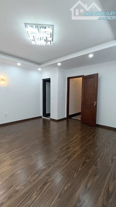 ( Hạ 1 tỷ ) bán gấp  P/Lô ô tô tránh phố Kim  Đồng - Hoàng Mai, Dt 65m2, 5t, mt 5.2m. - 4