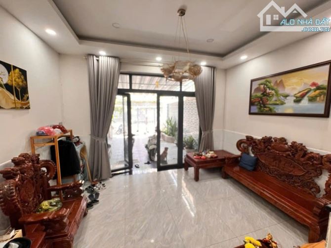 NGAY NGÃ 4 BÌNH PHƯỚC - MẶT TIỀN KINH DOANH - NHÀ ĐẸP 3 TẦNG - 133M2 - CHỈ 10.X TỶ - 4