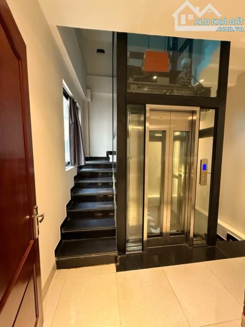 NHÀ ĐẸP KHU QUÂN ĐỘI LÝ NAM ĐẾ 50m, 7 tầng, mt 13.5m, giá thoả thuận. - 4