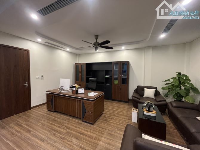 Siêu phẩm 6 tầng thang máy,lô góc 3 mặt đường,MT 20m,gần hồ Linh Đàm,KD đỉnh cao, 52.5 tỷ - 4