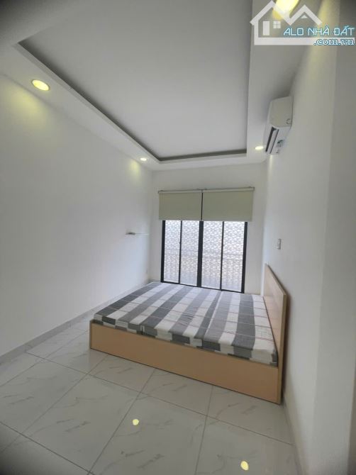 Bán Nhà  4 Lầu Hẻm Bến Chương Dương- 24m - 3m x 8m - 1 Trệt 1 Lững  2 Lầu + Sân Thượng Q1 - 5