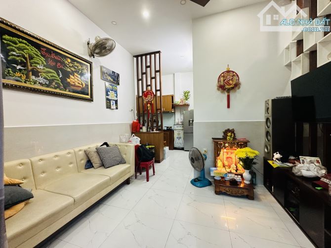 Bán nhà 2 tầng hẻm xe máy cách biển 900m tại Nha Trang - 5
