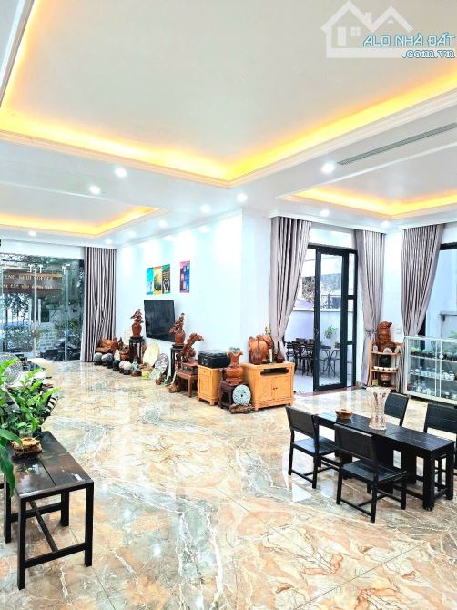 Cần chuyển nhượng siêu biệt thự 3 tầng làng việt kiều - vĩnh niệm lê chân . Diện tích 240m - 5