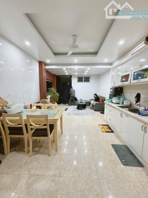 BÁN NHÀ THỊNH QUANG , ĐỐNG ĐA, 30M RA Ô TÔ, DÂN XÂY CỰC ĐẸP, 47M X 5 TẦNG, GIÁ BÁN 8,75 TỶ - 5