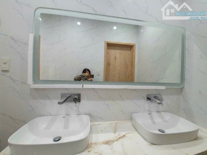BÁN BIỆT THỰ KHU HIMLAM QUẬN 7,10M x 20M,KHU DÂN TRÍ CAO,AN NINH,BẢO VỆ 24/24 - 5