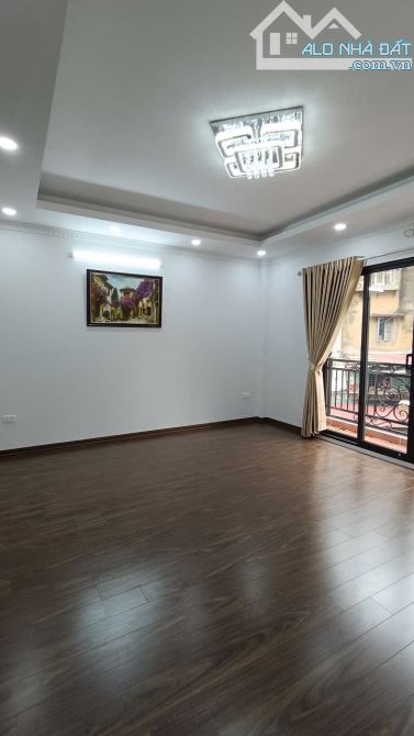 ( Hạ 1 tỷ ) bán gấp  P/Lô ô tô tránh phố Kim  Đồng - Hoàng Mai, Dt 65m2, 5t, mt 5.2m. - 5