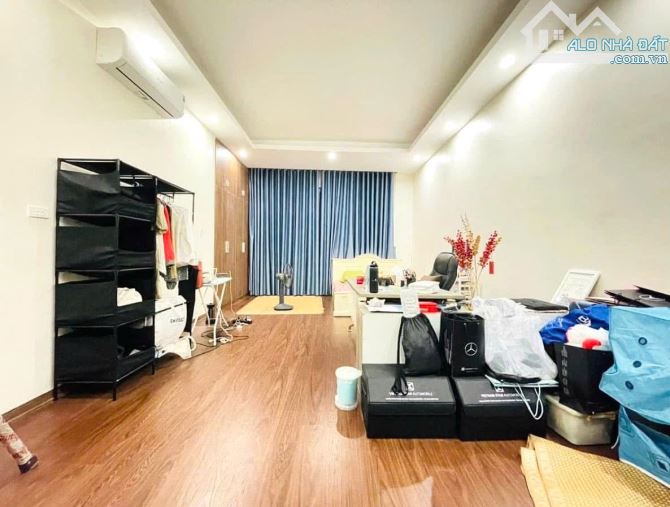 Kim Ngưu - 52 M2 - Nhà dân đẹp - Ở ngay - 30 M ra mặt ngõ ô tô - Chỉ 8 đồng. - 5