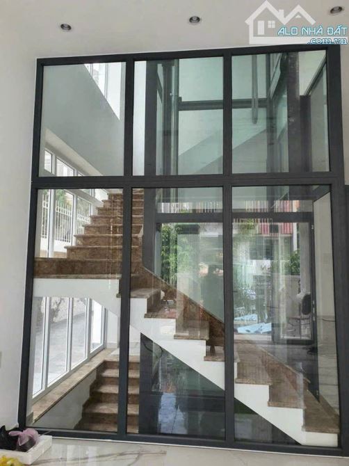 BÁN BIỆT THỰ KHU HIMLAM QUẬN 7,10M x 20M,KHU DÂN TRÍ CAO,AN NINH,BẢO VỆ 24/24 - 6