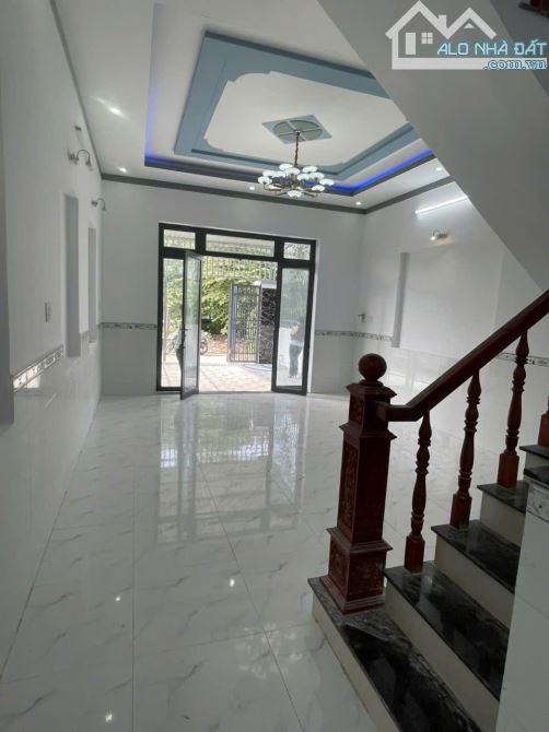 Nhà 1 trệt 1 lầu, ngay chợ Thanh Phú. Chỉ hơn 2 tỷ - 6