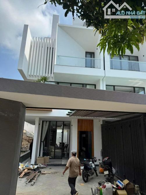 BÁN BIỆT THỰ GẦN BIỂN - PHAN CHU TRINH VŨNG TÀU DT 336M2 GIÁ CHỈ 25 TỶ - SỔ HỒNG RIÊNG - 6