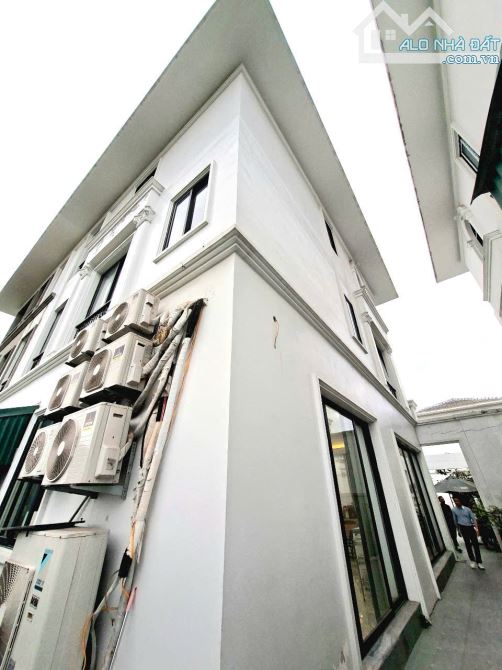 Cần chuyển nhượng siêu biệt thự 3 tầng làng việt kiều - vĩnh niệm lê chân . Diện tích 240m - 7