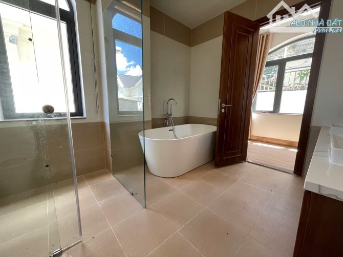 Biệt thự hơn 200m2 P7 Đà Lạt sang trọng hiện đại hạ giá 17 tỷ chỉ còn 12 tỷ - 7