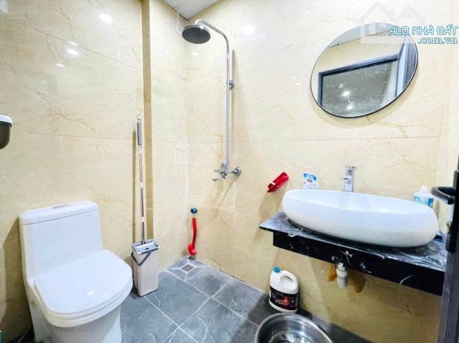 Kim Ngưu - 52 M2 - Nhà dân đẹp - Ở ngay - 30 M ra mặt ngõ ô tô - Chỉ 8 đồng. - 7