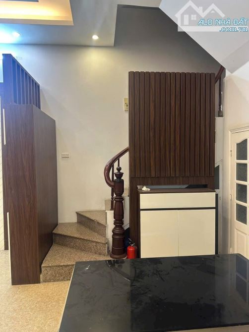 BÁN NHÀ Ngõ Giáp nhất - Thanh Xuân - ô tô vào DT 51m - 5 Tầng - MT 5,3m - Gia 10,99 tỷ - 8
