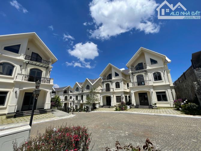 Biệt thự hơn 200m2 P7 Đà Lạt sang trọng hiện đại hạ giá 17 tỷ chỉ còn 12 tỷ - 8