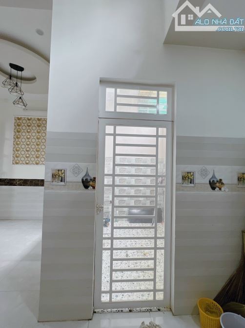 Giá tốt khách ơi Nhà trệt 2 lầu khu Nam Long hướng Đông Nam kế bên đường 47m Lê Trọng Tấn - 9