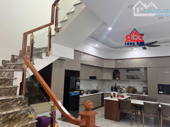 Bán nhà 1 trệt 2 lầu vị trí kp11 An Bình, 6x24 full thổ cư Giá chỉ 6ty8