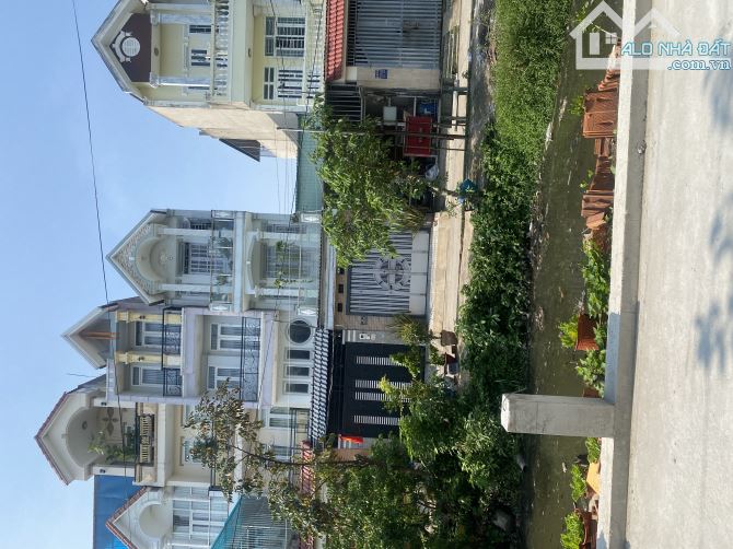 NHÀ NÓC ĐỖ MẶT TIỀN VIEW BỜ KÊNH đường THẠNH XUÂN 24 phường THẠNH XUÂN Q12  ,
