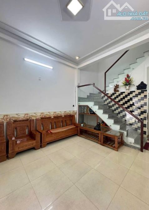 Nhà 2 tầng kiệt Nguyễn Thế Lộc . DT:61m , ngang 7m , giá : 3tỷ790 thương lượng