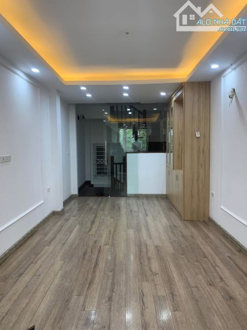 Phạm Ngọc Thạch, 40m, 3ngủ, Ô tô tránh dừng đỗ, Vỉa hè kinh doanh, 2 mặt ngõ, Sổ vuông đẹp