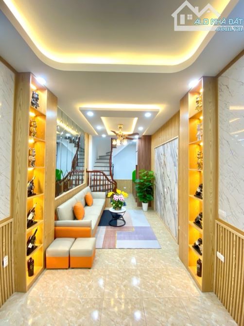 BÁN NHÀ PHỐ THANH ĐÀM QUẬN HOÀNG MAI 35M 5 TẦNG - LÔ GÓC THOÁNG SÁNG - GÂN Ô TÔ - CHỈ 5